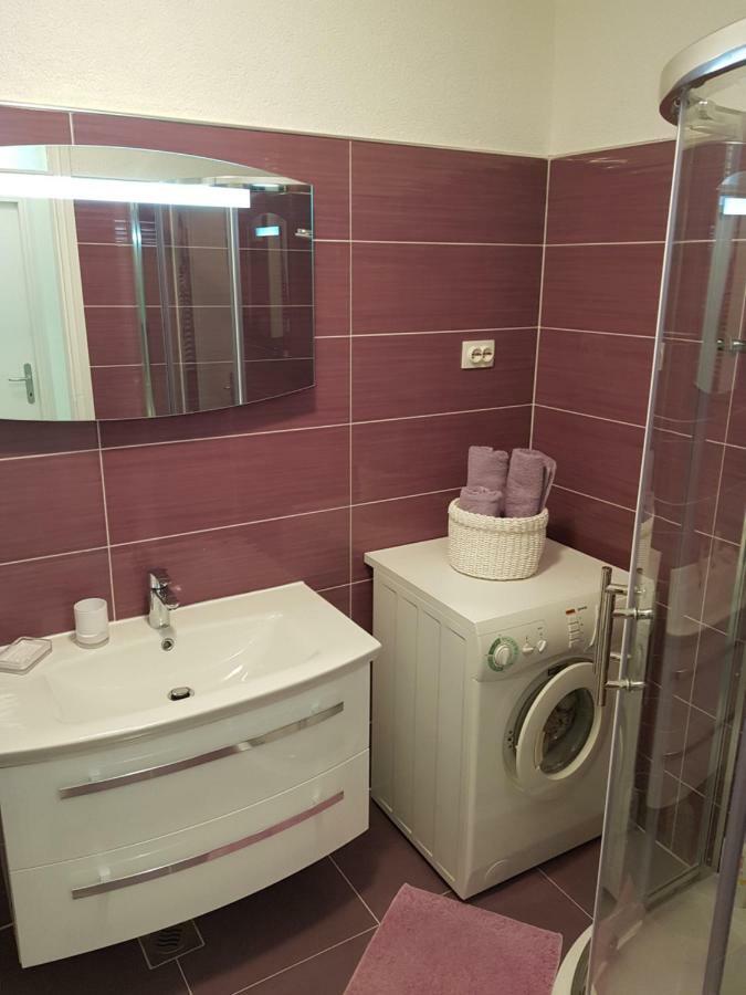 Apartment Jakov Сень Екстер'єр фото