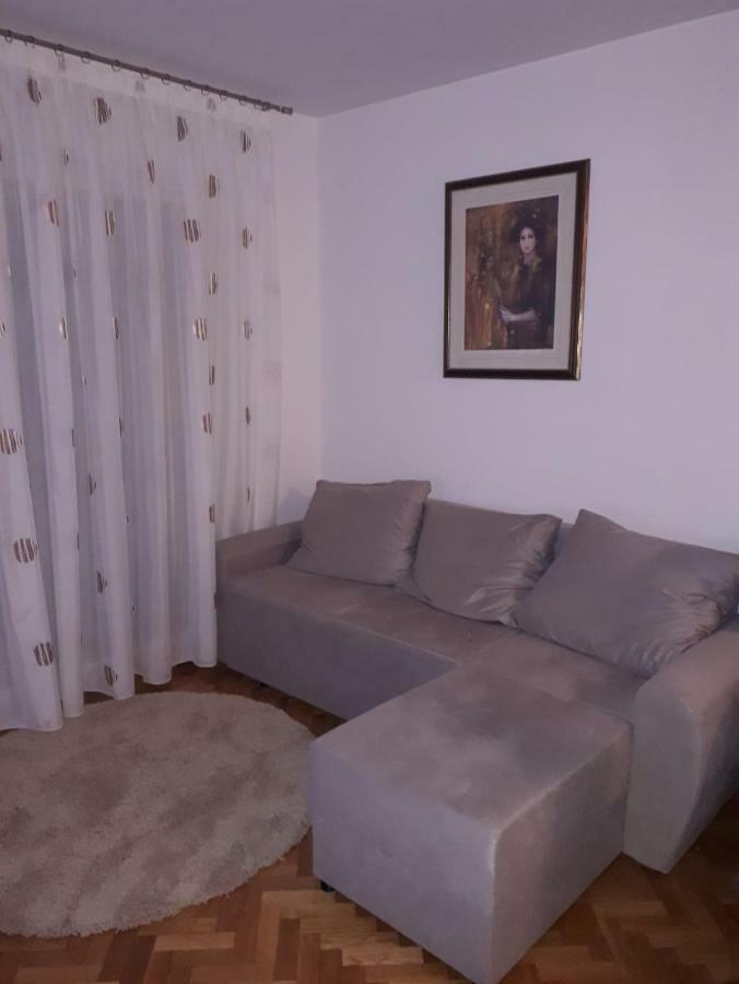 Apartment Jakov Сень Екстер'єр фото